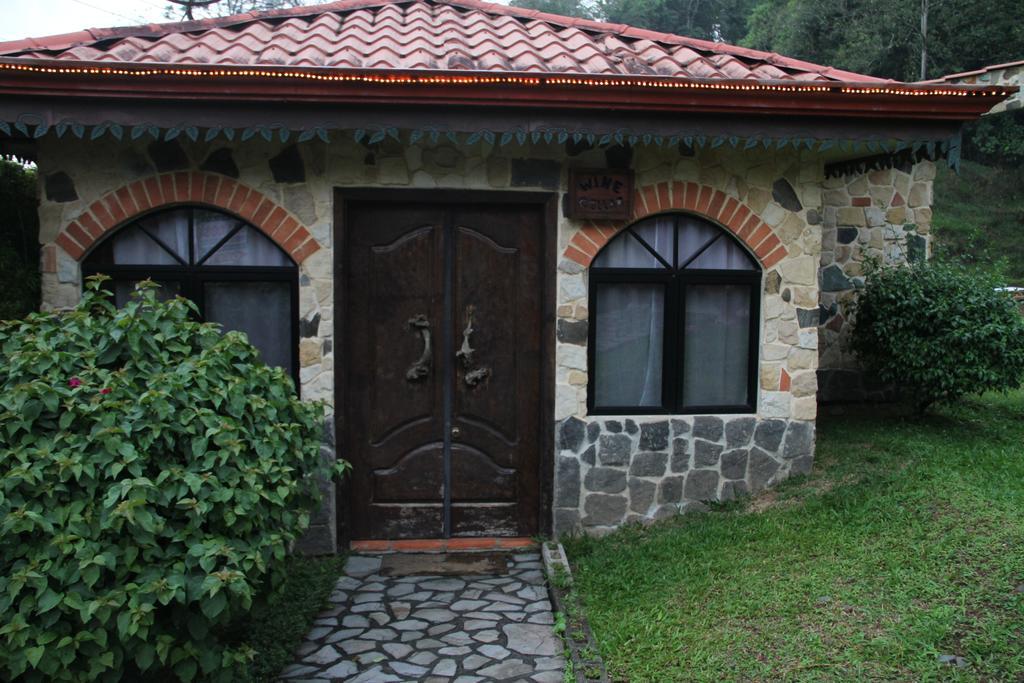 Gingerbread Restaurant & Hotel Nuevo Arenal Szoba fotó