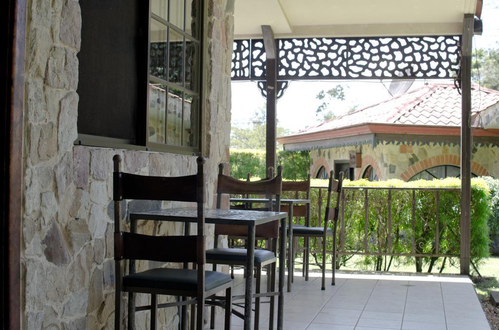 Gingerbread Restaurant & Hotel Nuevo Arenal Kültér fotó
